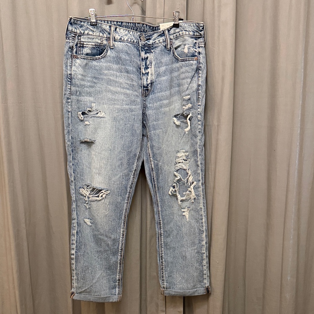 American Eagle Outfitters Light Blue Distressed Women's Jeans
